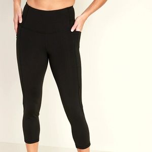Old Navy Elevate capri leggings mesh pockets